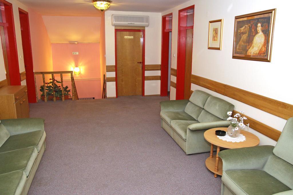 Guest House Royal Cakovec Exterior photo